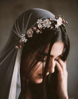 CHÚT KIÊU KỲ CỔ ĐIỂN VỚI JULIET CAP VEIL
