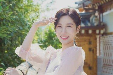 Chuyện năm đó: Park Eun Bin bị nghi ngờ được trường đại học biệt đãi, bạn học "bay vào" bênh vực hết lời