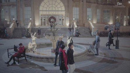 "Miracles in December" - Album Giáng Sinh được phát lại hết cỡ hằng năm của EXO