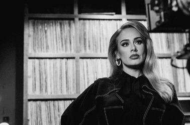 Lần đầu tiên sau 17 năm, lượng đĩa CD bán ra đã tăng trở lại, nhờ vào những nghệ sĩ như Adele và Taylor Swift