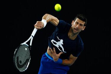 No-vax Novak Djokovic xem xét kiện Australia với số tiền 4,4 triệu đô la