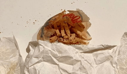 Khoai tây chiên McDonald's 60 năm tuổi được tìm thấy trong tường phòng tắm