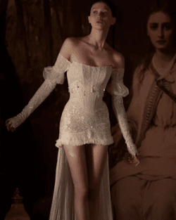 ‘Romeo & Juliet’ - Nguồn cảm hứng chính trong BST váy cưới Xuân 2023 của Kim Kassas