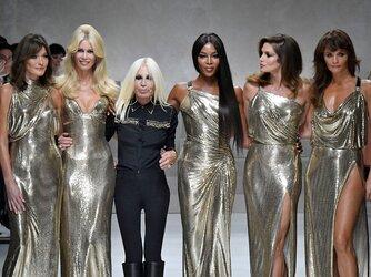 Nàng thơ của Gianni Versace đã từng bước chinh phục giới thời trang như thế nào?