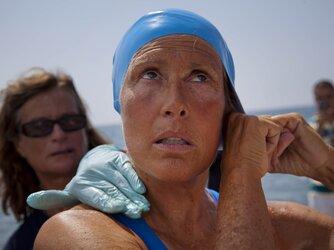 Diana Nyad: Người phụ nữ 64 tuổi bơi từ Cuba sang Florida